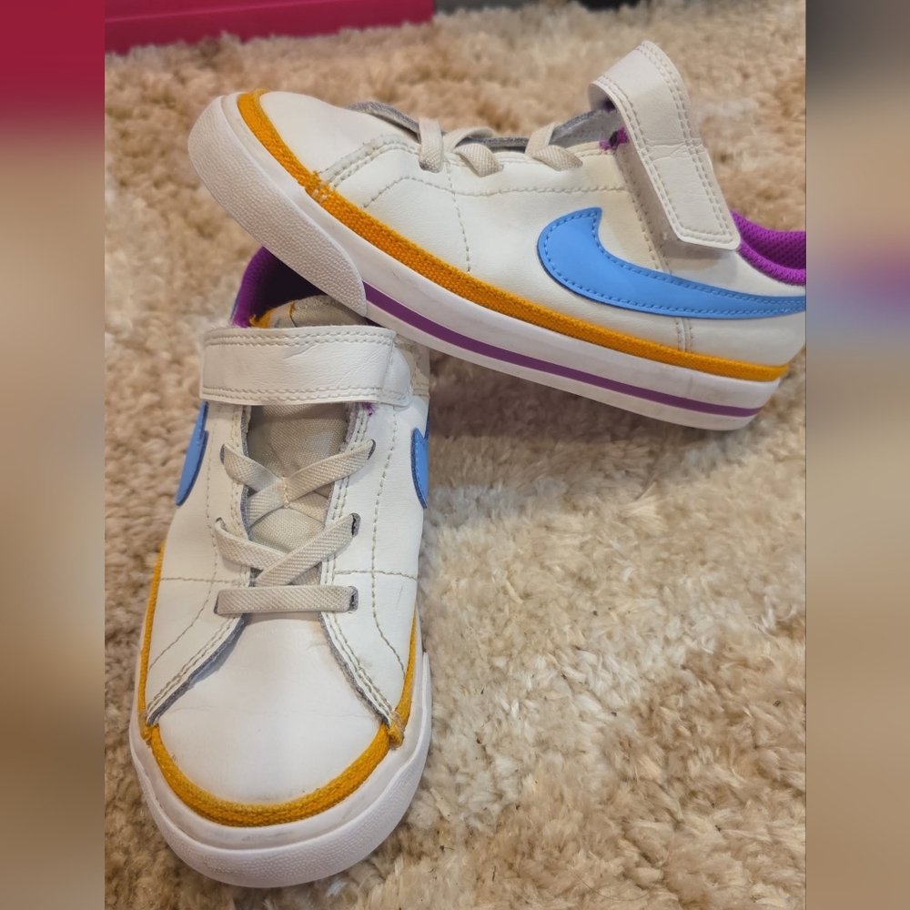 Nike White and Blue Retro-Inspired Sneakers